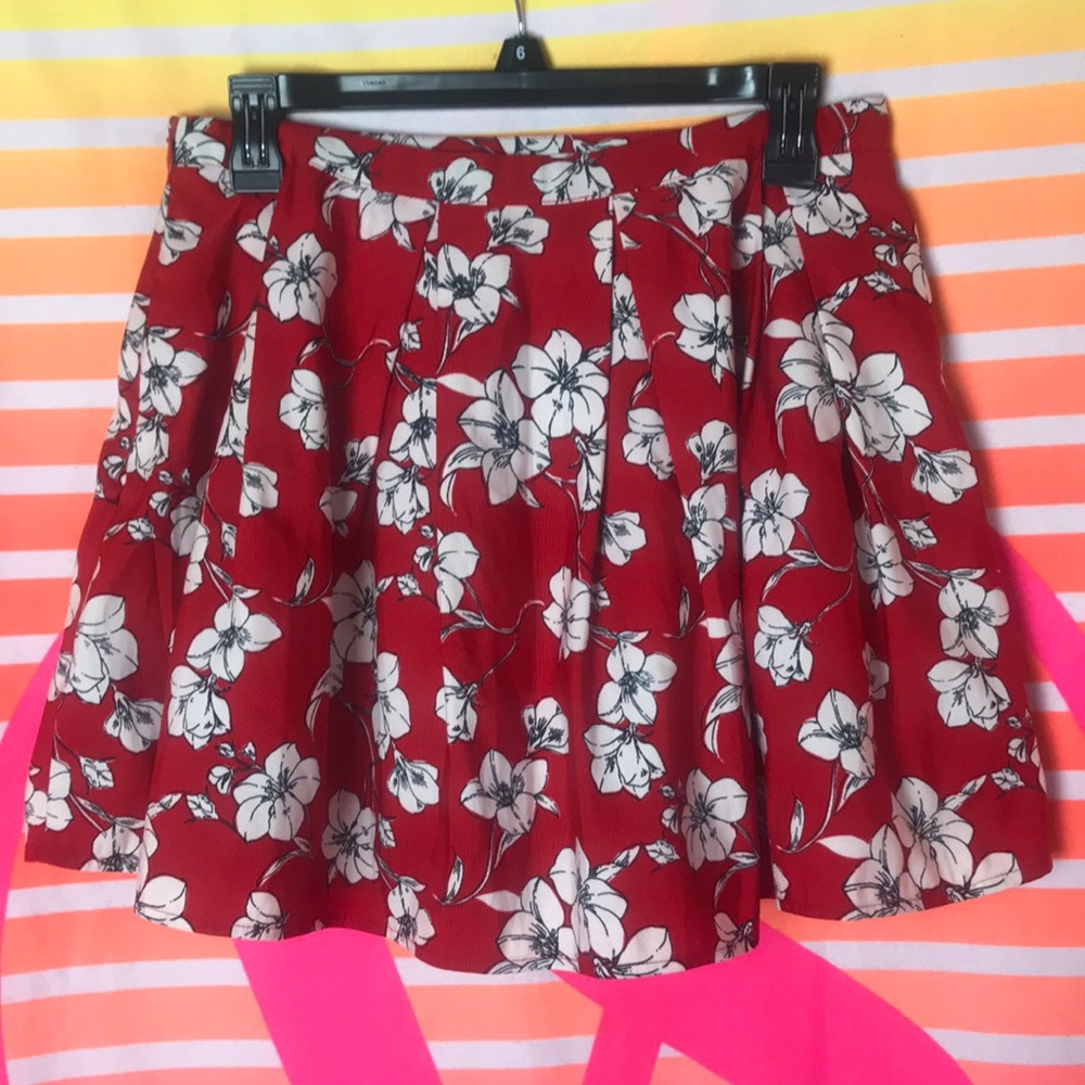 Forever 21 Floral Print Pleated Skirt.